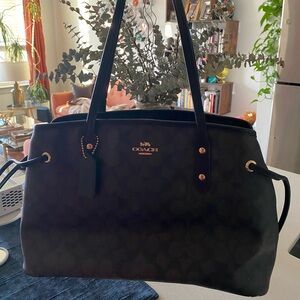 Authentic Coach purse (med/large)